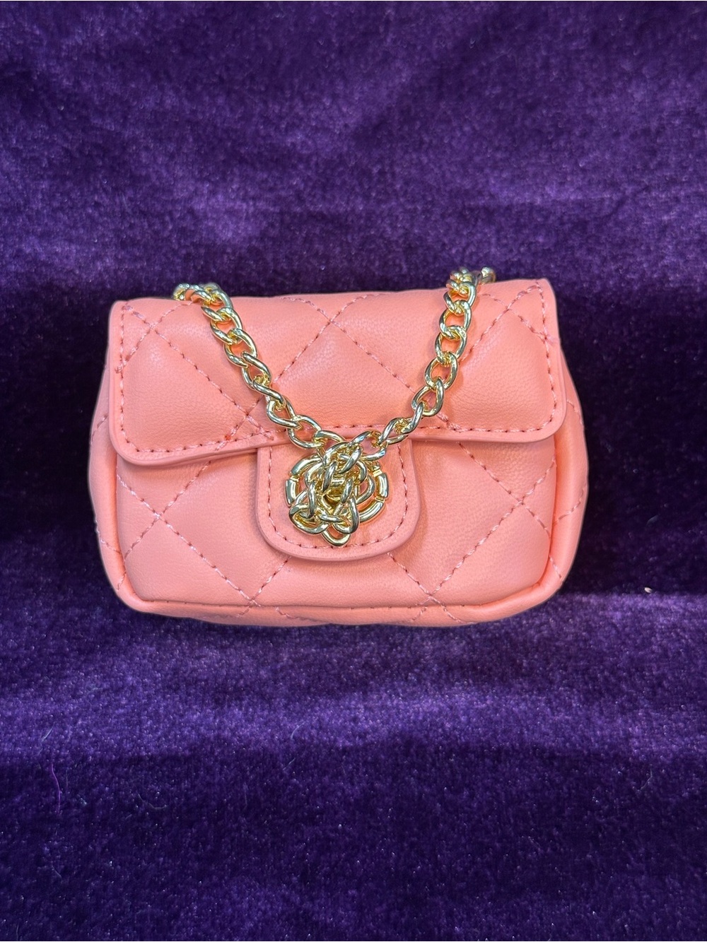 SUMMER FLASH — peach quilted mini crossbody bag charm, long gold chain 🐥